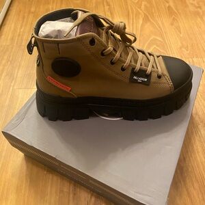 Palladium Women Olive and Black High-Top Sneakers size 8,5 Women or 6,5 Men